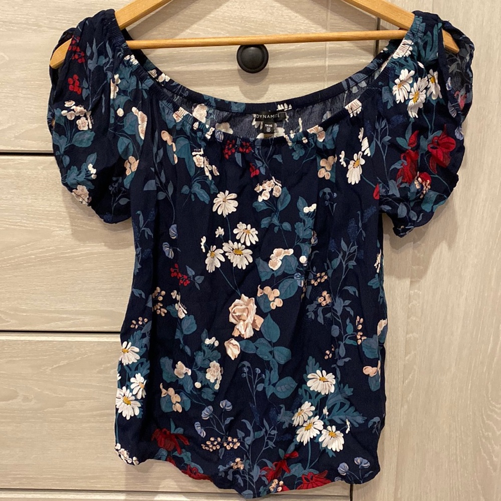 Never worn floral dynamite top x-small